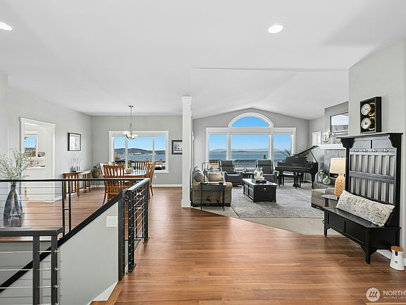 3rd image of 407 Vanderlin Drive