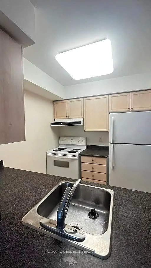 Building Photo - 155 Beecroft Rd #302