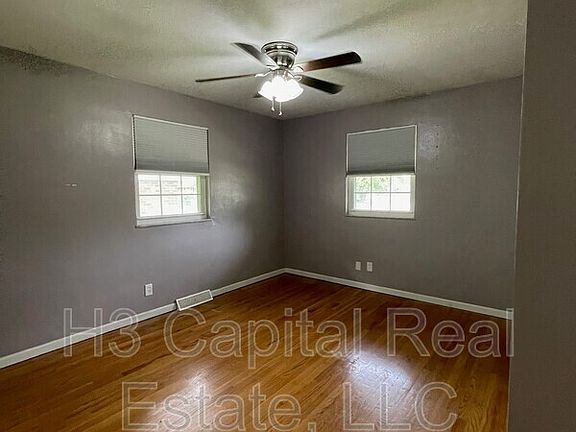 5th image of 2828 Yale Dr
