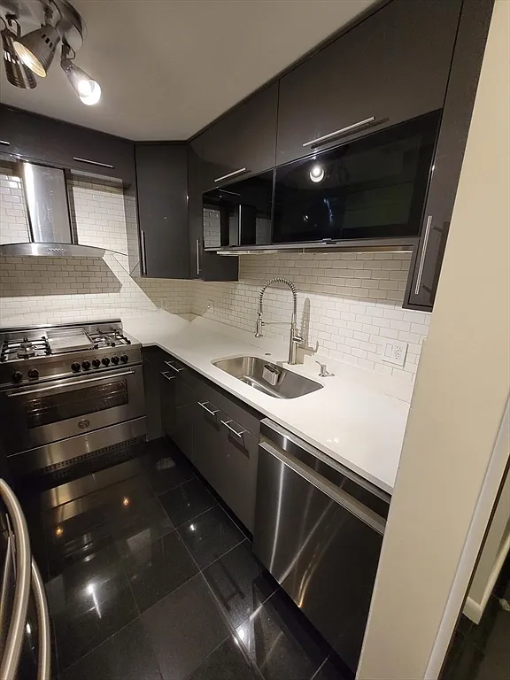 2 bed, 1000 sqft, $4,450 — Photo 4