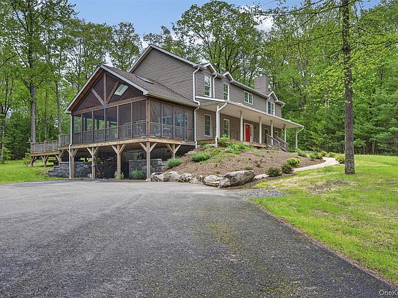 3rd image of 203 Wildwood Way