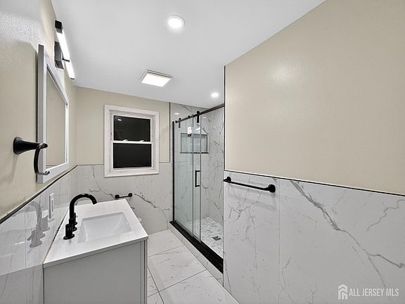 3rd image of 1154 Roosevelt Ave Unit 2
