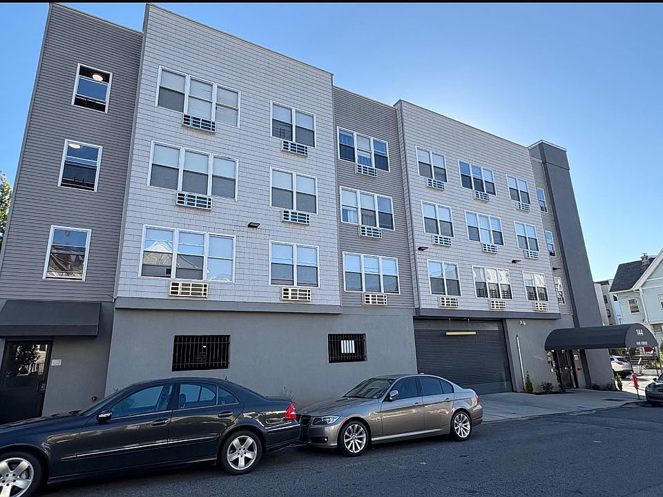 1st image of 144 Fair St #2
