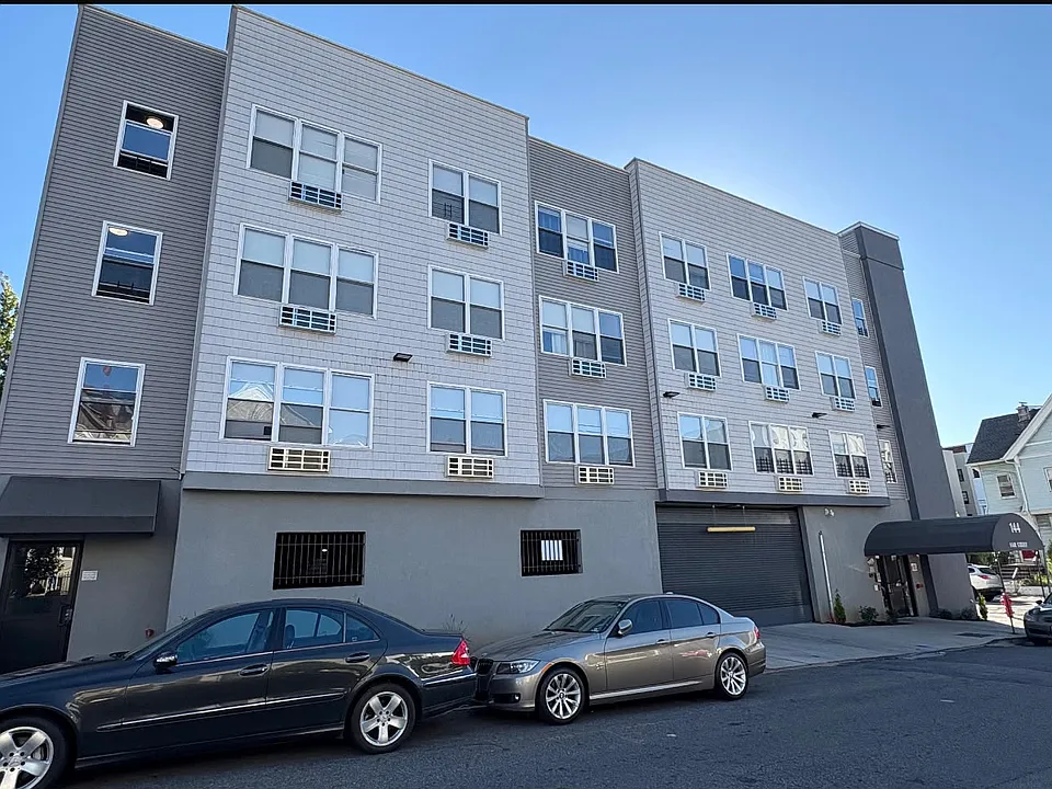 144 Fair St #201
