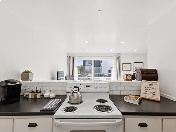 3rd image of 5 Embarcadero W APT 129