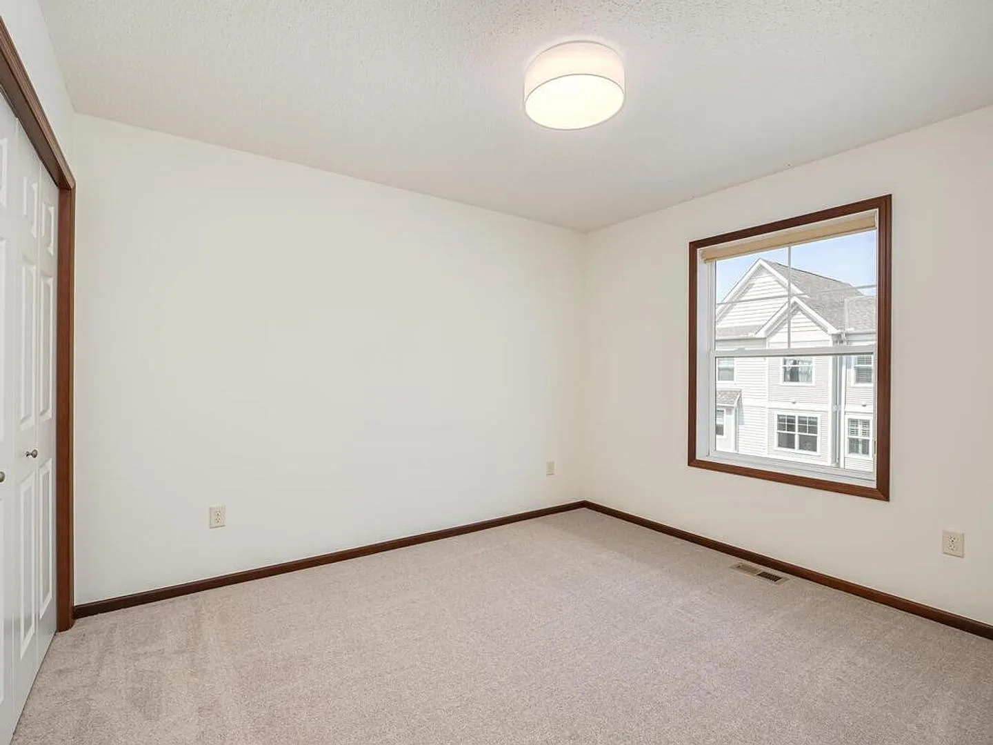 Exceptional Maple Grove 4 bed, 3 bath spacious townhome for rent. — Photo 4