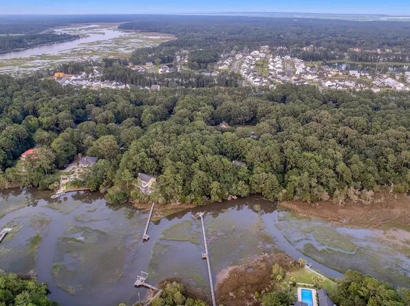 1 Faulkner Dr, Mount Pleasant, SC 29466