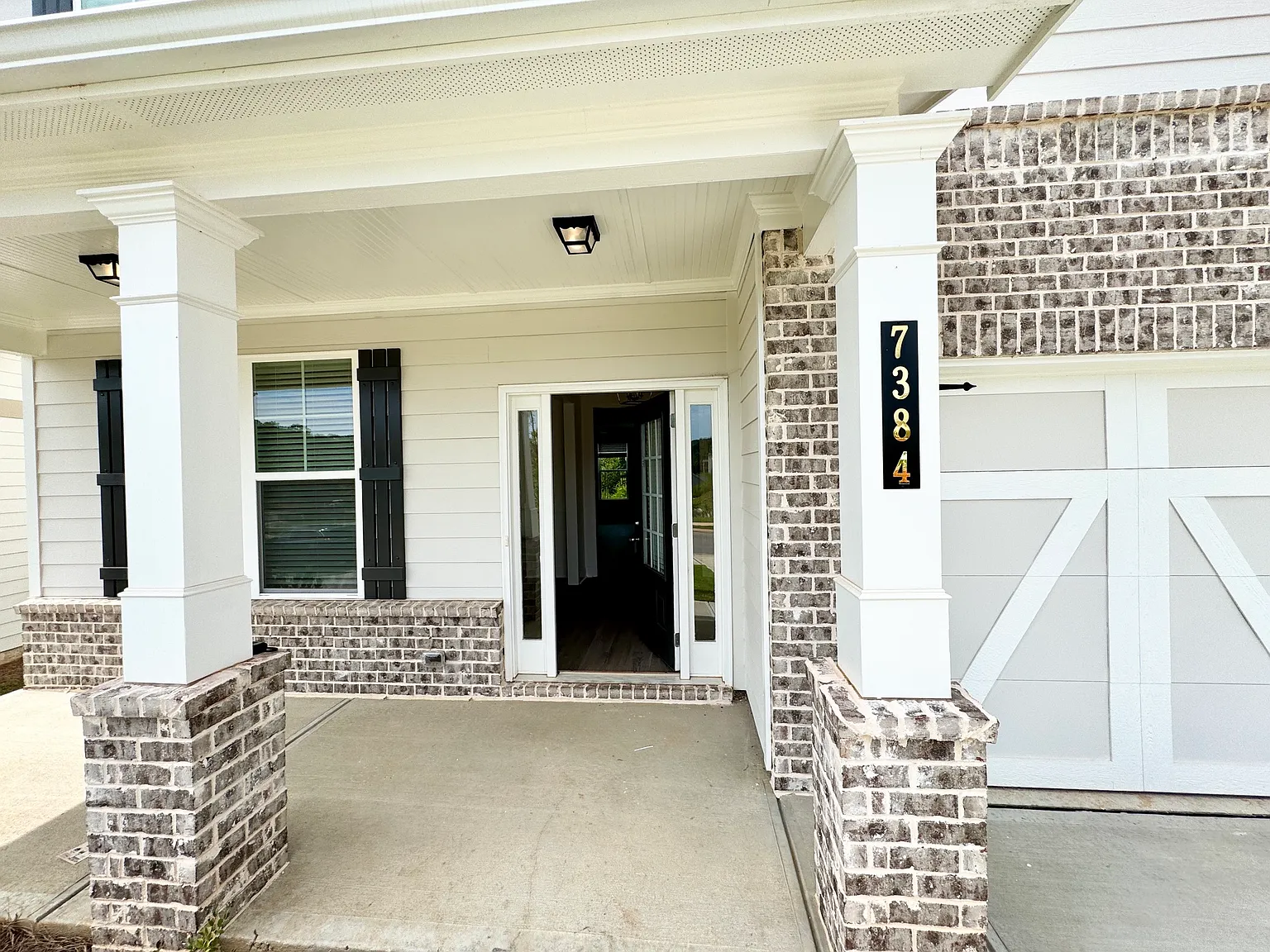 5 bed, 3.5 bath, 2562 sqft, $2,490 — Photo 4