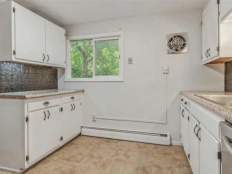 147 Elm St — Photo 8