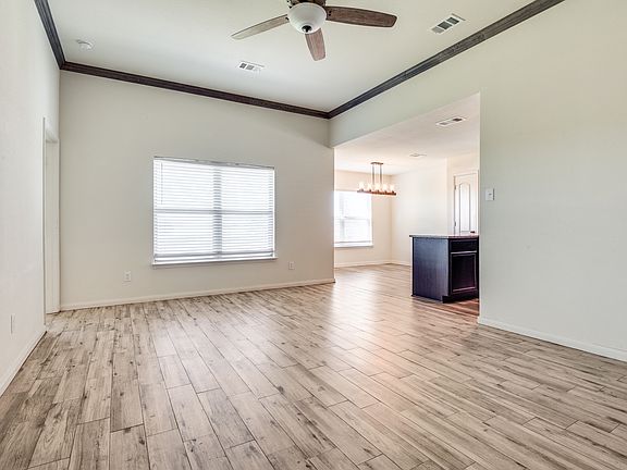 4th image of 114 Crockett Way