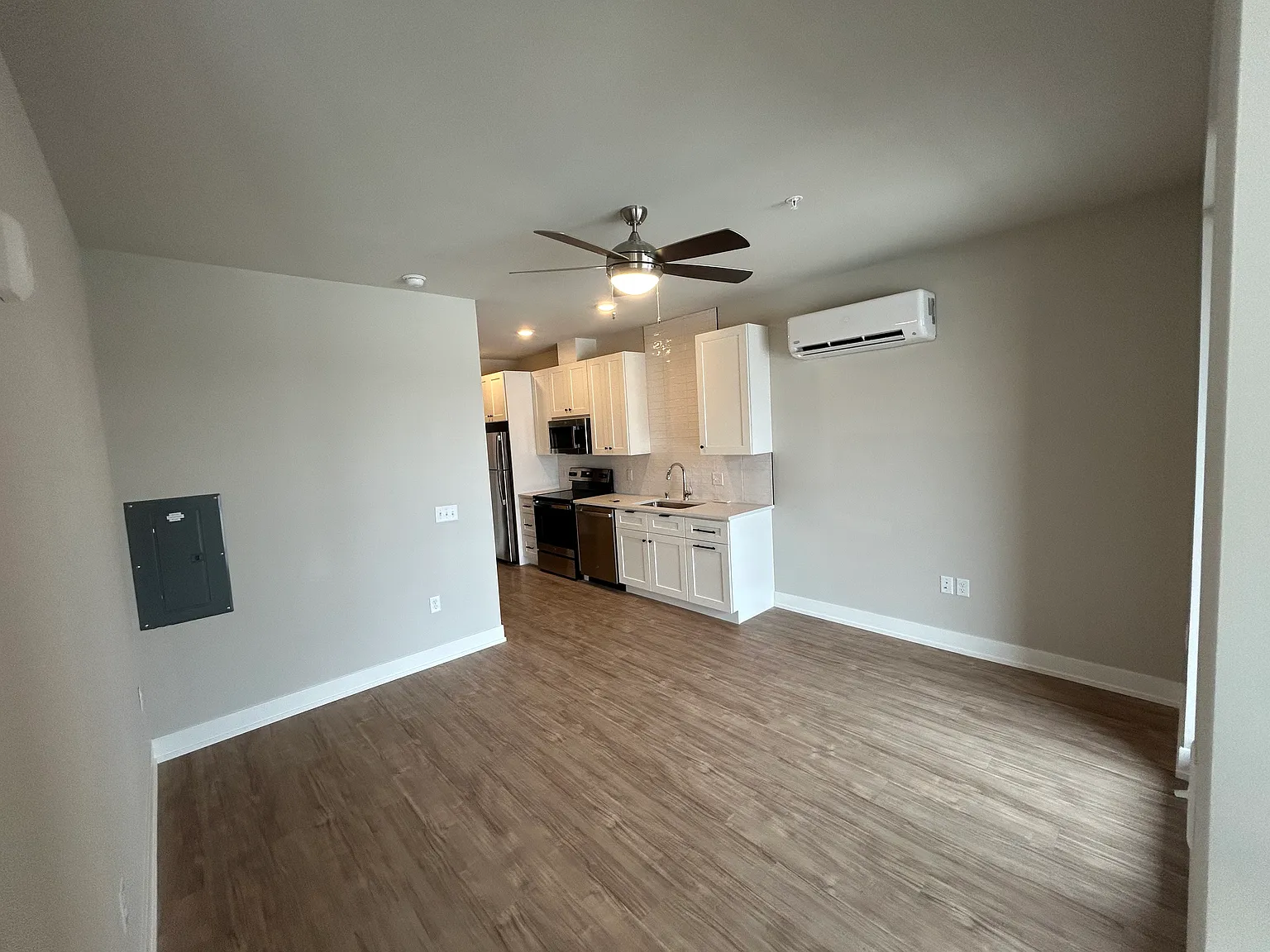 Studio, 502 sqft, $1,199 — Photo 3