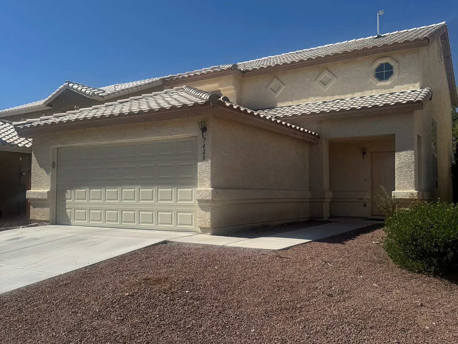 3 bed, 2.5 bath, 1570 sqft, $1,900 — Photo 2