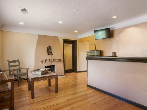 122 Wellesley Dr SE, Albuquerque, NM 87106
