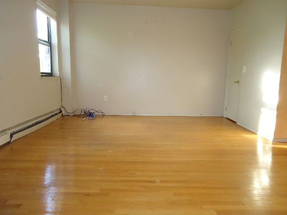 3rd image of 401 Cumberland St #3