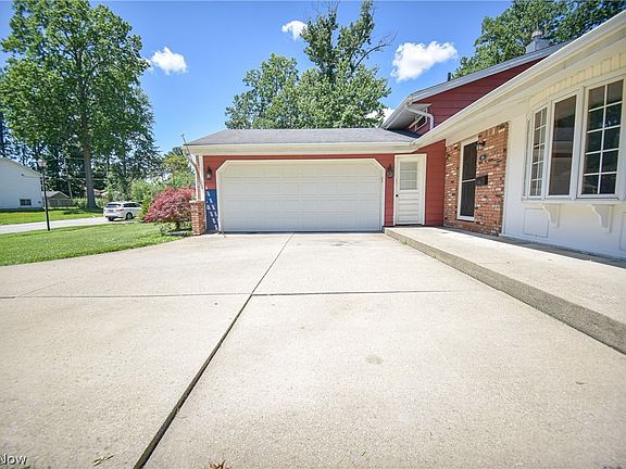3rd image of 816 Bennett Dr