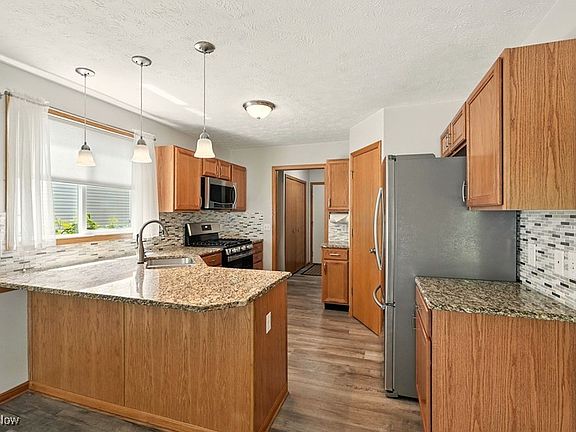 3rd image of 1367 Hidden Lake Blvd
