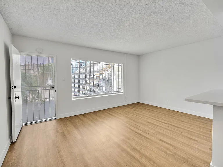 535 W 3rd St — Photo 18