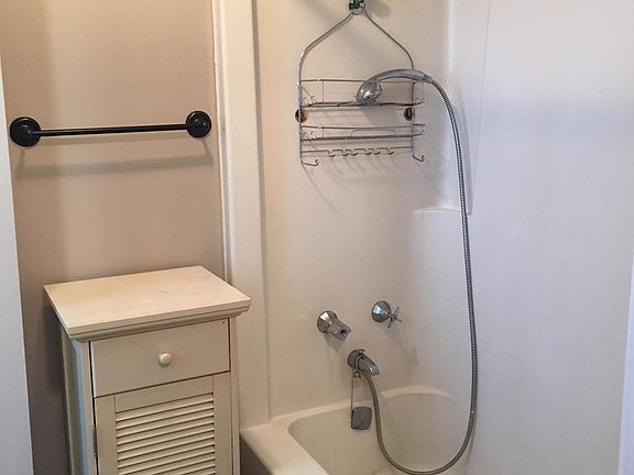 3rd image of 1012 N McLean St APT 1
