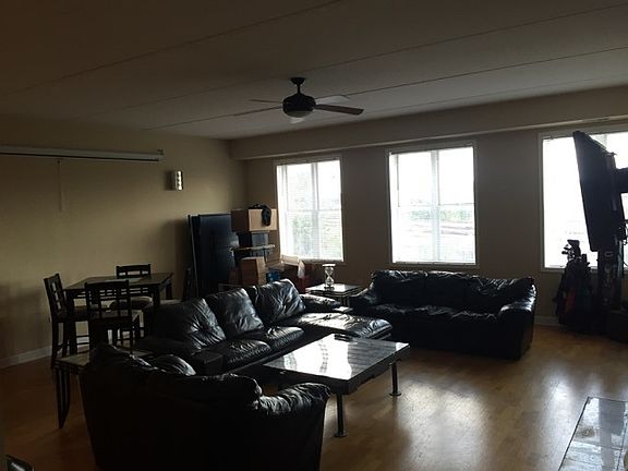 Living room Pic 2