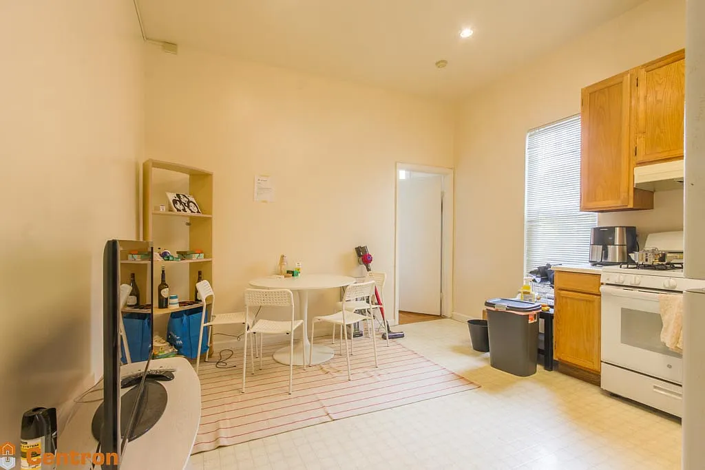 2 bed, 800 sqft, $4,600 — Photo 4