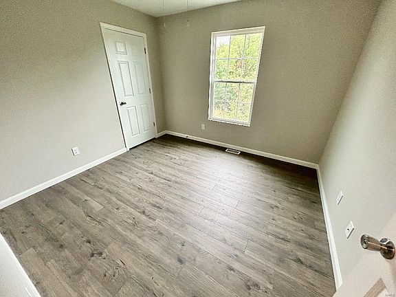 3rd image of 891 Lakeway Dr