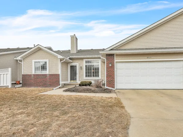 9513 Elm Ln, Johnston, IA 50131