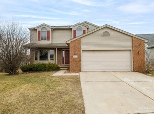507 Coventry Cir, Dexter, MI 48130