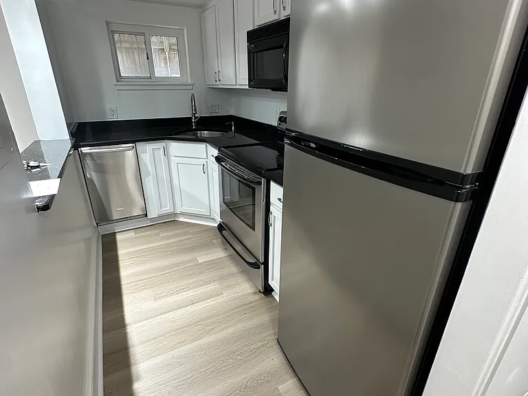 1670 Park Rd NW #B2 — Photo 9