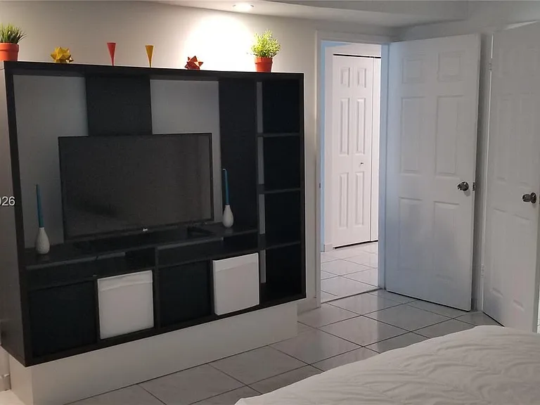 5401 Collins Ave #311 — Photo 14