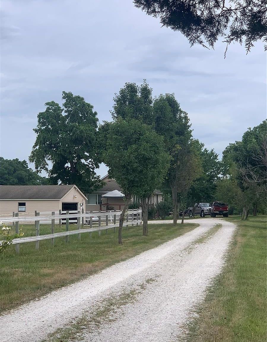 1081 Highway E, Silex, MO 63377 Zillow