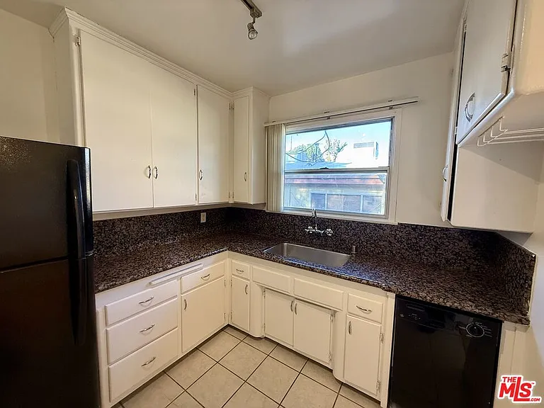 14944 Dickens St #3 — Photo 8