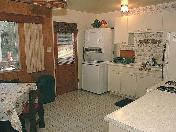 3rd image of 304 E Sherwood Blvd