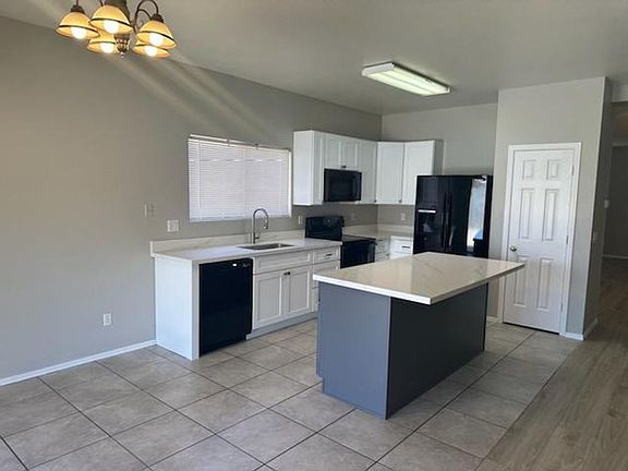 4th image of 15752 W Crocus Dr