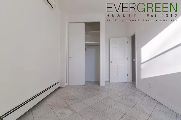 Rented by Evergreen Apartments BK | media 64