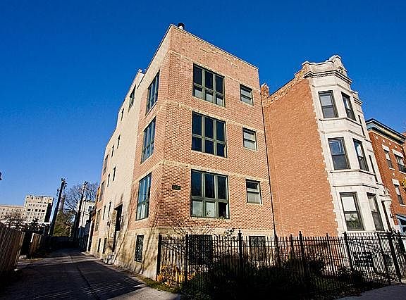 2nd image of 1438 N Leavitt St #1