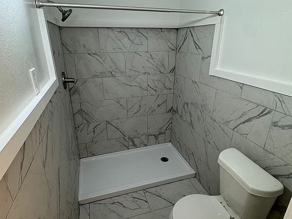 5th image of 244 E Graves Ave #3