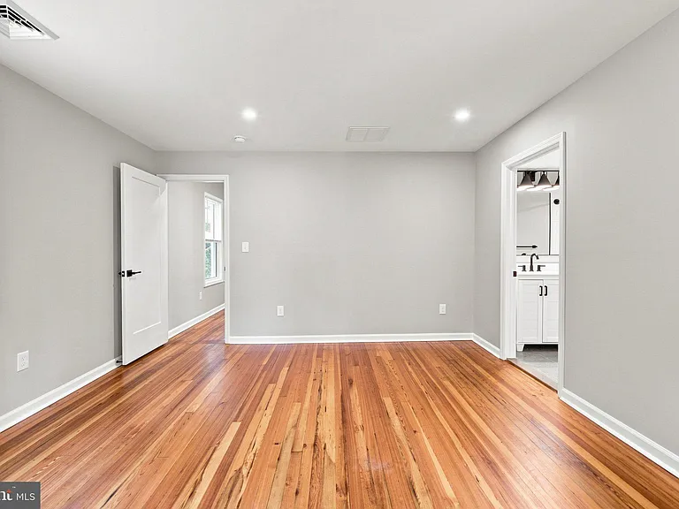 107 Broad Ave — Photo 14