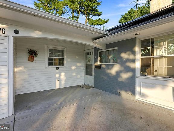 3rd image of 26 Bayberry Ln