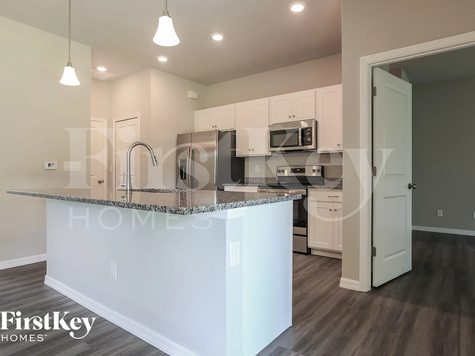 3 bed, 2.0 bath, 1548 sqft, $2,130 — Photo 4