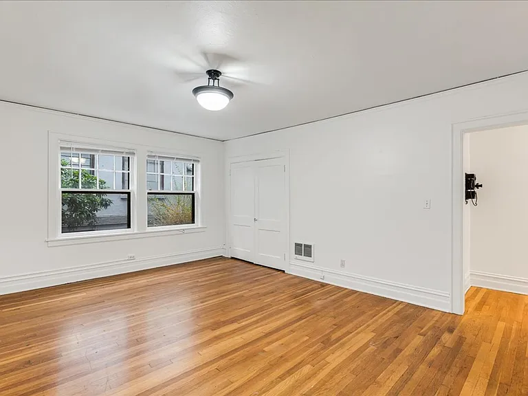 Palace Court Apartments — Photo 7