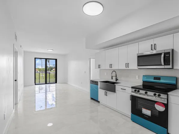 16925 SW 100th Ave #B1, Miami, FL 33157