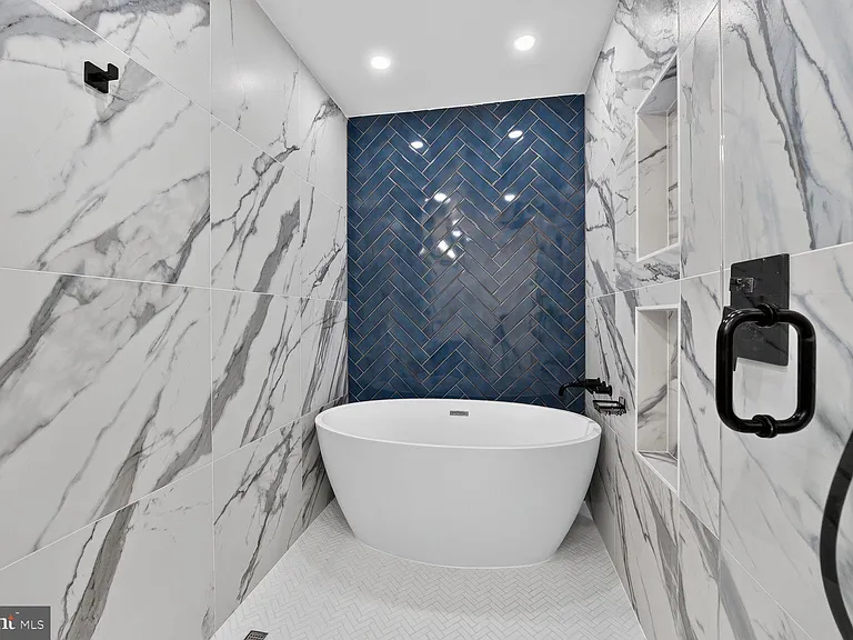 7426 Hallcrest Dr — Photo 22