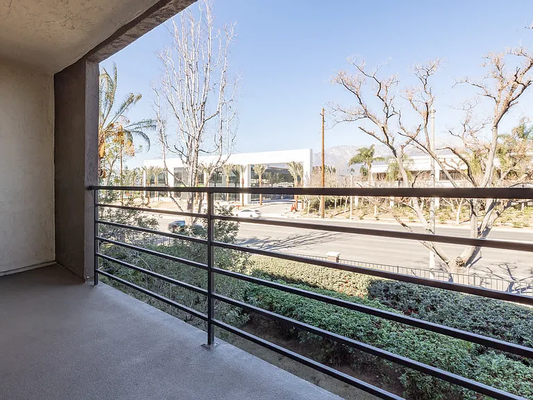 Balcony with Mountain Views