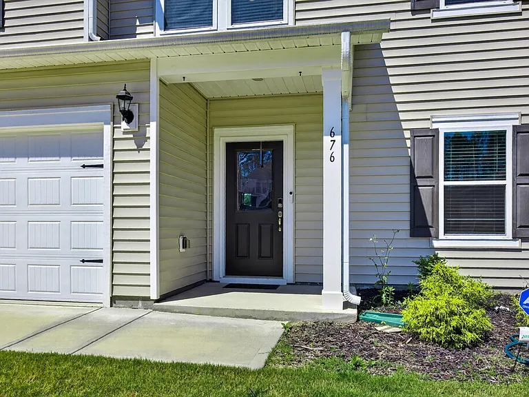 676 Winesap Dr — Photo 3