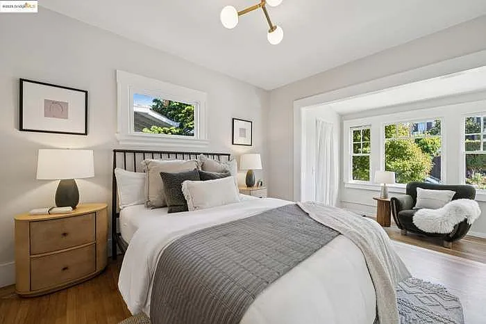 5373 James Ave — Photo 13