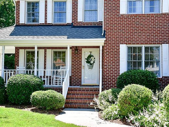 4th image of 2624 Broadacres Way