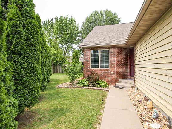 2nd image of 109 Oak Park Dr