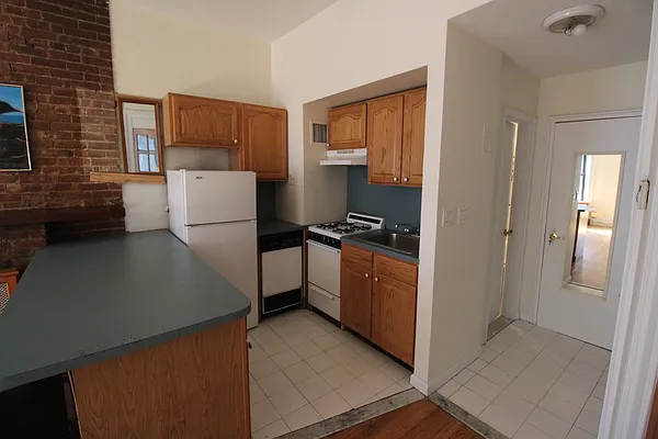 Rented by Luxor Homes & Investment Realty | media 35