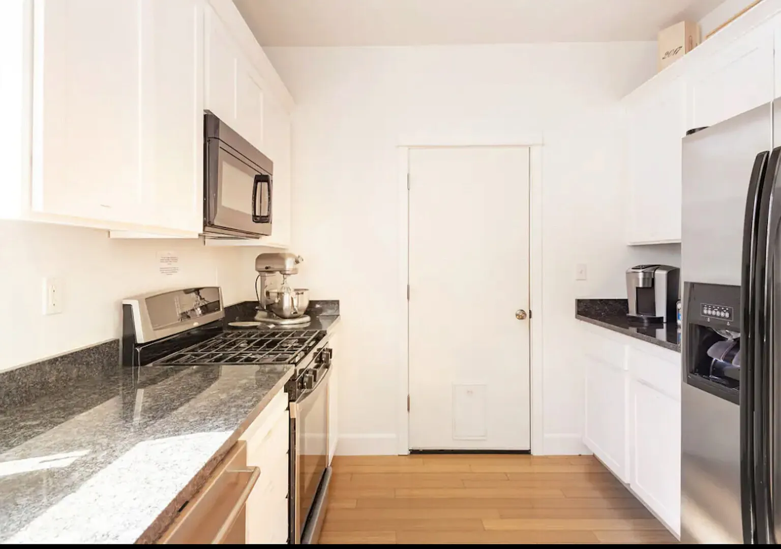 North Portland Haven - Fast WIFI - Spacious - 5 Beds — Photo 4