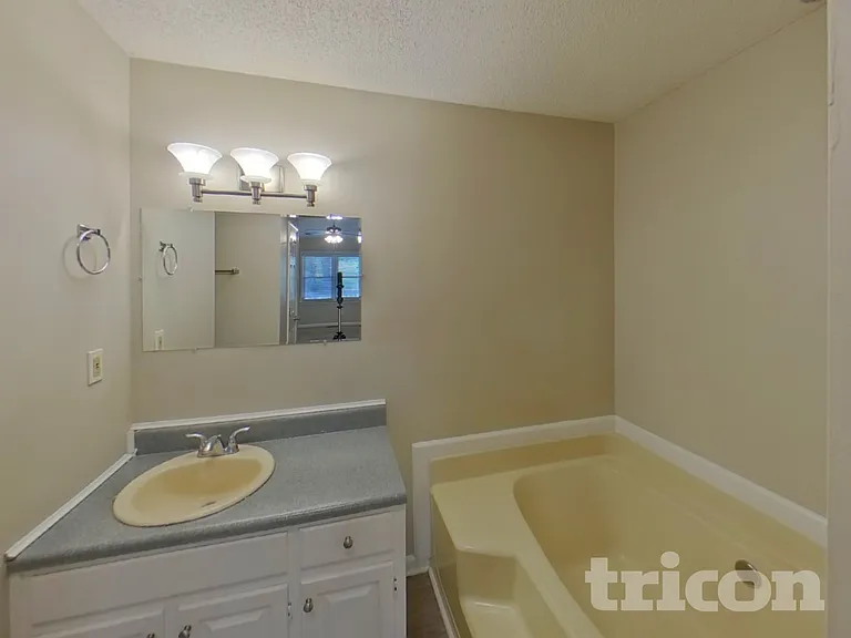 296 Whitney Ln — Photo 10